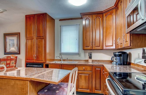 Four O'Clock House | Ultimate Group Getaway: Spacious Multi-Level Retreat, Close to Downtown!