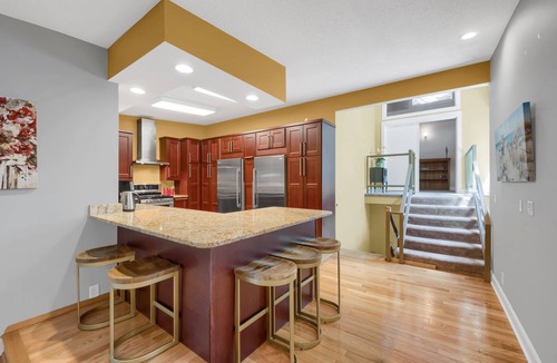 Downtown Minneapolis House | Ultimate Group Retreat: Designer 5BR Escape & City Views