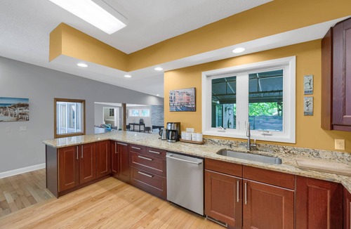 Downtown Minneapolis House | Ultimate Group Retreat: Designer 5BR Escape & City Views