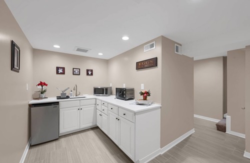Downtown Minneapolis House | Ultimate Group Retreat: Designer 5BR Escape & City Views