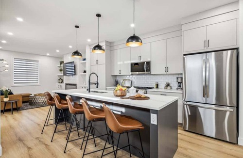 Southwest Calgary House | Ultimate Group Stay, 3 King Beds, 2 Suites