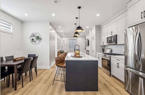 Southwest Calgary House | Ultimate Group Stay, 3 King Beds, 2 Suites