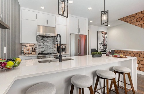 Katie Hill Neighborhood House | Ultimate group stay! | 4 Houses, Hot Tubs & Views!