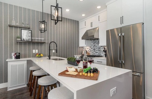 Katie Hill Neighborhood House | Ultimate group stay! | 4 Houses, Hot Tubs & Views!