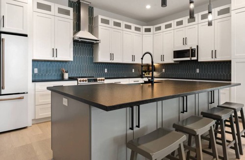 Cedar Creek Reservoir House | Ultimate Group Stay on the Lake - 6BR w/Hot Tub