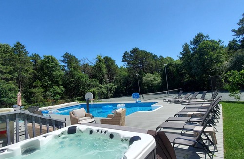 East Quogue House | Ultimate Hamptons Escape With Chef's Kitchen