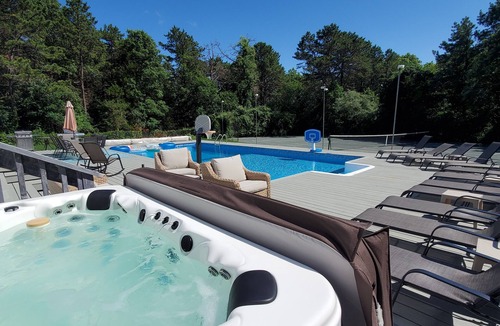 East Quogue House | Ultimate Hamptons Escape With Chef's Kitchen