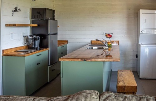 Springdale House | Ultimate Hikers and Bikers Pit Stop to Clean up and Wind Down (no cleaning fee)
