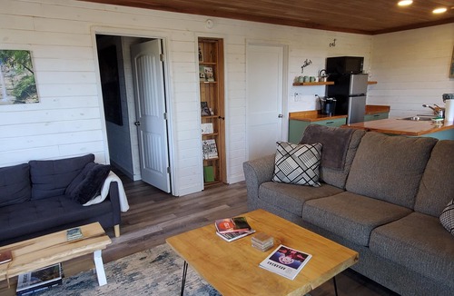 Springdale House | Ultimate Hikers and Bikers Pit Stop to Clean up and Wind Down (no cleaning fee)