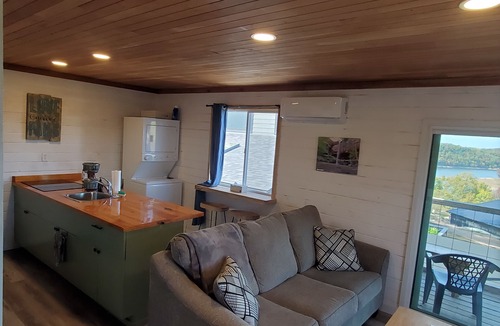 Springdale House | Ultimate Hikers and Bikers Pit Stop to Clean up and Wind Down (no cleaning fee)