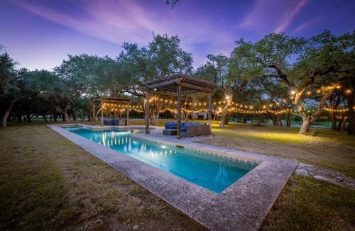 Hays County House | Ultimate Hill Country Retreat, POOL, Creek, Sleeps 10