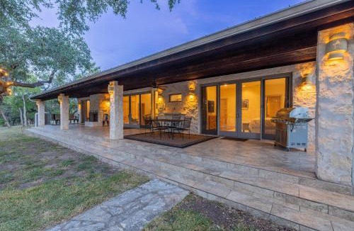 Hays County House | Ultimate Hill Country Retreat, POOL, Creek, Sleeps 10