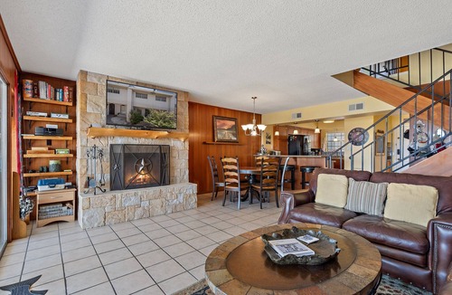 Briarcliff Condo | Ultimate Lake Travis Fishing condo w/pool&hot tub