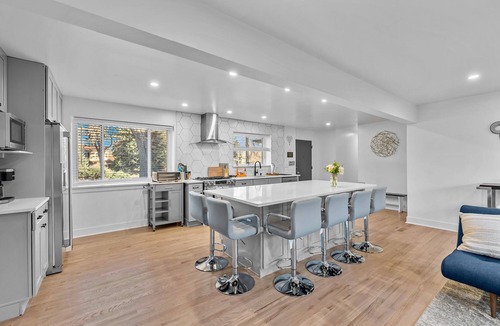 Mid-Lakewood House | Ultimate Lakewood Retreat | Air Hockey + Hot Tub | Fenced Yard
