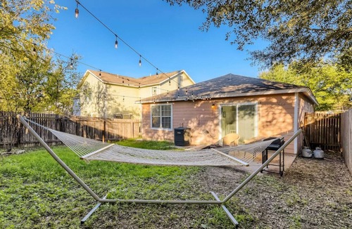 Bluff Springs House | Ultimate Location ATX! 3BD2BA~Private Backyard