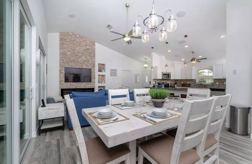 Broadmoor House | Ultimate Luxury: Spa/Pool/Outdoor Kitchen/Firepits
