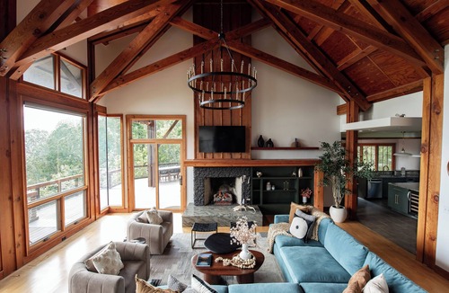 Asheville House | Ultimate Mountain Retreat -Panoramic Views, Golf Simulator, Sauna, Hot Tub, Gym