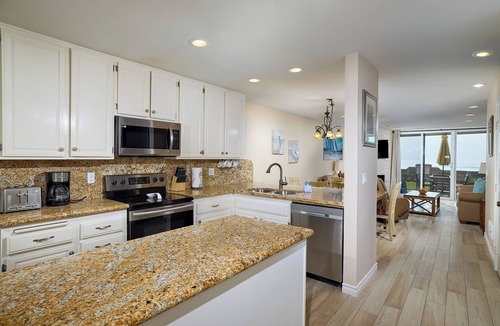 Townsite Condo | Ultimate Oceanfront Cottage – Private Lawn, Panoramic Water Views