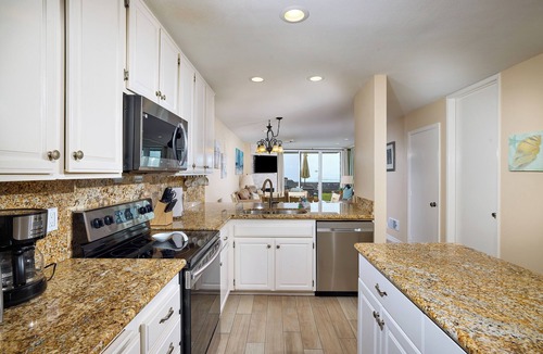 Townsite Condo | Ultimate Oceanfront Cottage – Private Lawn, Panoramic Water Views