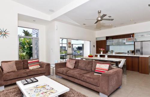 Omaha House | Ultimate Omaha - Omaha Holiday Home