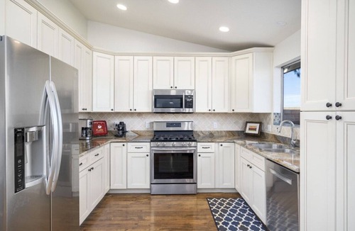 Glendale House | Ultimate PLAYcation Walk to Bruno Mars Pool Spa