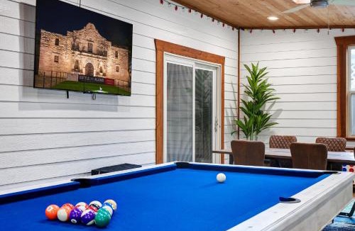 Wetmore House | Ultimate Retreat Game Room Fire Pit BBQ Office