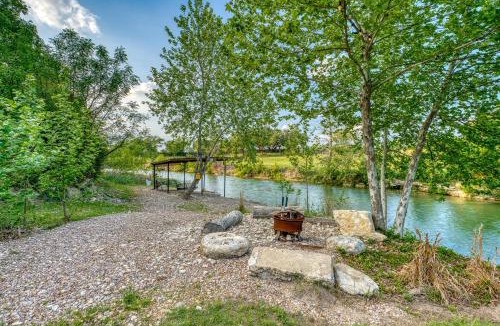 Blanco House | Ultimate Riverfront Retreat! Blanco Family Cabin