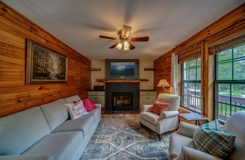 Mineral Bluff Cabin | Ultimate Vacation Experience at Lonestar Lodge!