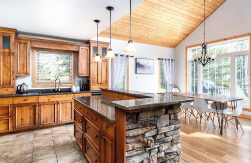Wasagaming Cottage | Ultimate Wasagaming retreat!
