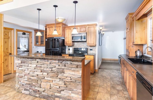 Wasagaming Cottage | Ultimate Wasagaming retreat!