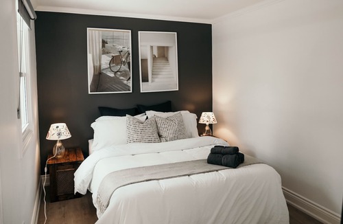 Virgil Cottage | Ultimate Wine Country Getaway - HOTTUB, Games Room, Netflix