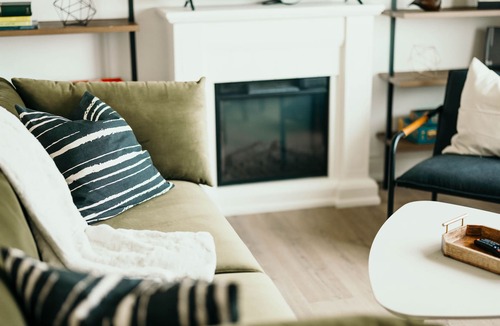 Virgil Cottage | Ultimate Wine Country Getaway - HOTTUB, Games Room, Netflix