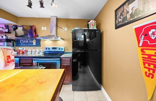 Olathe House | Ultimate World Cup: Pool, Sports Bar & Game Room