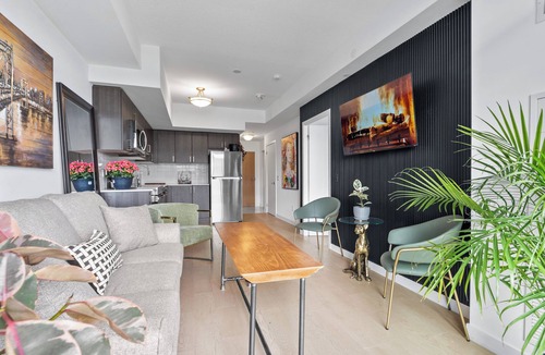 Pickering Condo | UltimateKING&QUEEN,PrivateBalcony, FreeParking complimentary VintageItalianWine