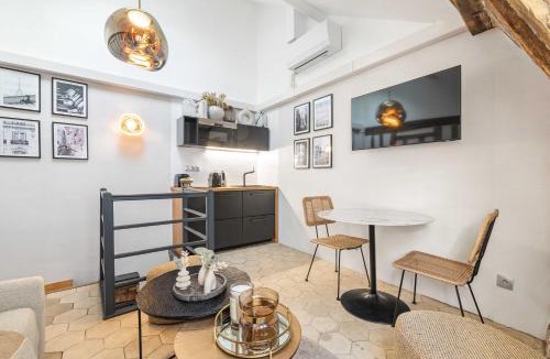 Gaillon Apartment | Ultra Central Historical Parisian Flat - Louvre
