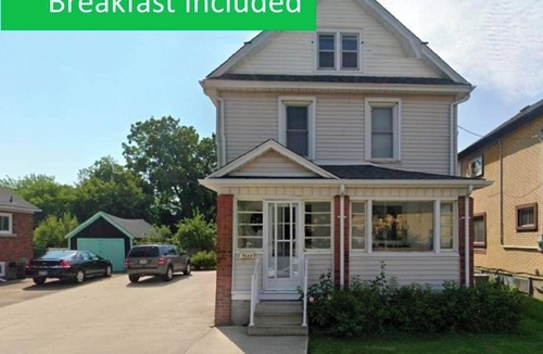 Niagara Falls House | Ultra Close to the Falls