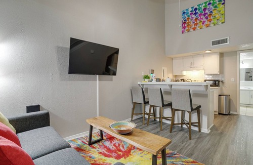 Central Arlington Apartment | Ultra Fast Internet✶King Bed✶4K TVs✶2 Car Parking #81
