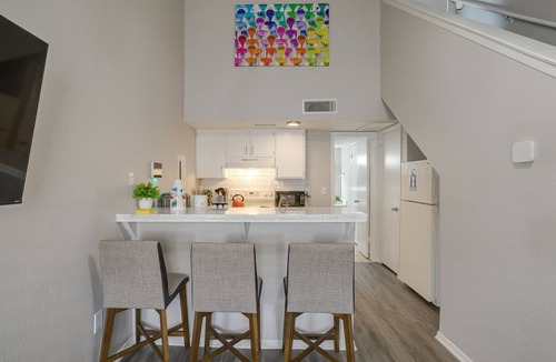 Central Arlington Apartment | Ultra Fast Internet✶King Bed✶4K TVs✶2 Car Parking #81
