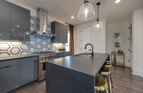 Talbot's Corner House | Ultra Heated Rooftop Pool! Arcade, Elevator, EV Charger, Sleeps 11, Full Home