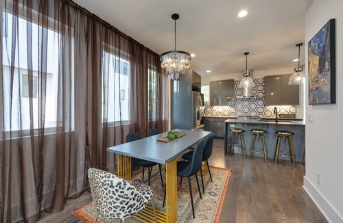 Talbot's Corner House | Ultra Heated Rooftop Pool! Arcade, Elevator, EV Charger, Sleeps 11, Full Home