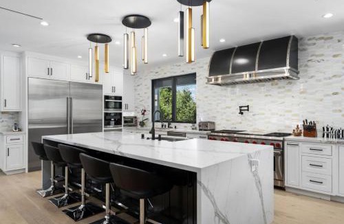 Los Angeles County House | Ultra High-End Villa with Pool, Spa and Private Courts