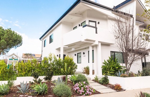 Mar Vista House | Ultra Luxury 6BR 4BA New Construction with Pool!