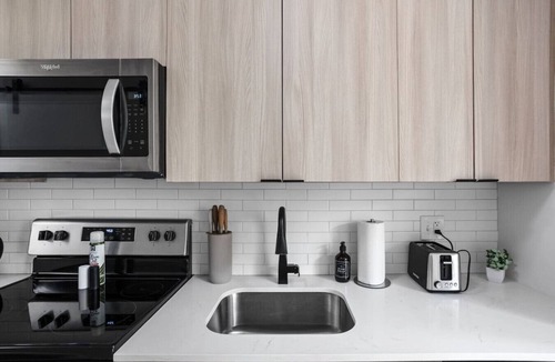 Mile Square Apartment | Ultra Luxury Building: Executive Lounge+Pool+Gym