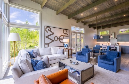 Silverthorne House | Ultra Luxury Retreat | Private Hot Tub + Firepits | Privacy