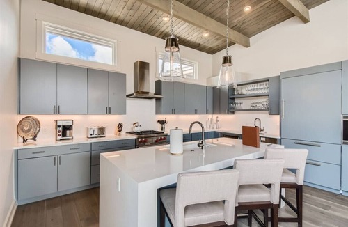 Silverthorne House | Ultra Luxury Retreat | Private Hot Tub + Firepits | Privacy