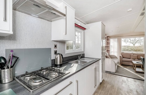 Woodbury House | Ultra modern caravan with one master double with en suite W.