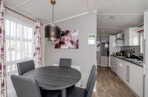 Woodbury House | Ultra modern caravan with one master double with en suite W.