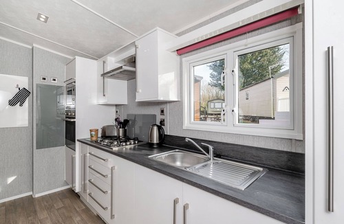 Woodbury House | Ultra modern caravan with one master double with en suite W.