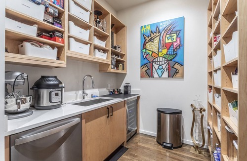 Lavista Park House | Ultra Modern Home With A Pool