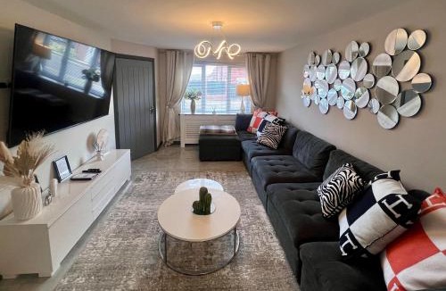 Durham House | Ultra Modern large 4 bed executive home Durham